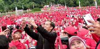 Jokowi Senam Bersama 20 Ribu Orang