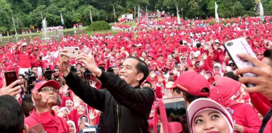 Jokowi Senam Bersama 20 Ribu Orang
