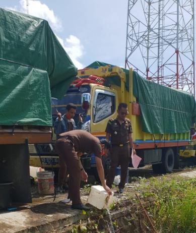 Kejari Kapuas Hulu Memusnahkan Miras dan Narkoba