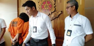 Ditangkap dan Ditembak Usai Mencuri, Sepasang TTM Menangis