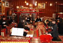 Selesai Nyinden, Lanjut Memainkan Bonang