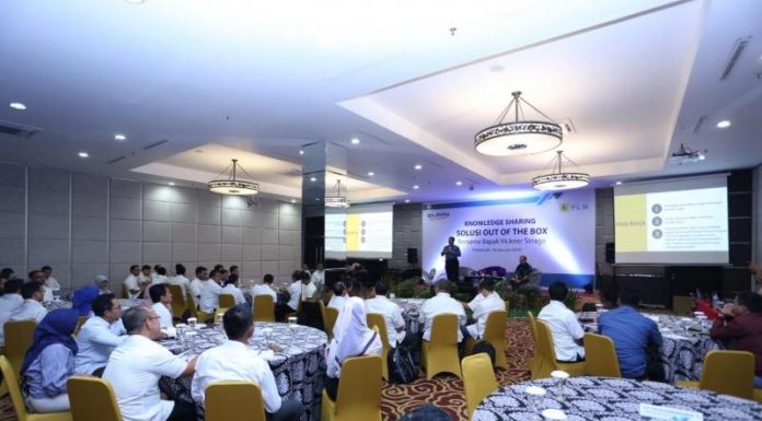 Bedah Buku, PLN Diajak Berpikir Out of The Box
