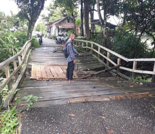 Jembatan Menuju Desa Baru Nyaris Ambruk