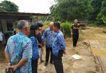 Tak Kunjung Diperbaiki, Warga Tanam Pohon Pisang di Jalan