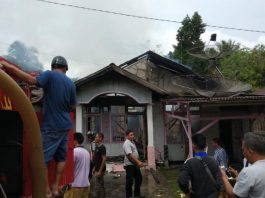 Diduga Arus Pendek Satu Rumah Hangus