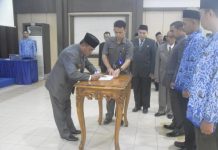 Gidot Lantik 14 Pejabat Administrator dan Pengawas Lingkungan