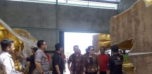 Replika Singa Raksasa Siap Hiasi Kota Singkawang