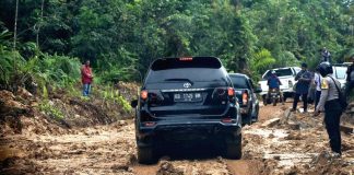 Jalan Provinsi Menuju Beranda NKRI Hancur