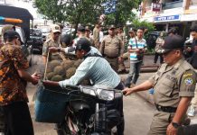 Penertiban PKL, Penjual-Satpol PP Cekcok Mulut