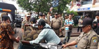 Penertiban PKL, Penjual-Satpol PP Cekcok Mulut