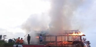 Rumah Adat Lama di Ngabang Tinggal Puing