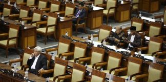 310 Kursi Sidang Paripurna Perdana 2019 Kosong