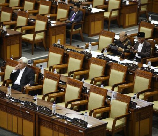310 Kursi Sidang Paripurna Perdana 2019 Kosong