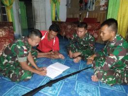 Bantu Pengobatan, Anggota TNI ‘Diberi’ Senpi Rakitan