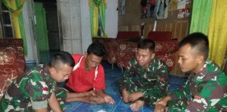 Bantu Pengobatan, Anggota TNI ‘Diberi’ Senpi Rakitan