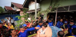 Dibutuhkan Perjuangan 20 Orang, Evakuasi Wanita Berbobot 350 Kg