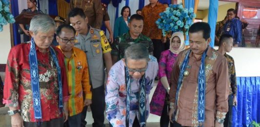 Jangan Ada Kursi dan Meja Goyang-goyang