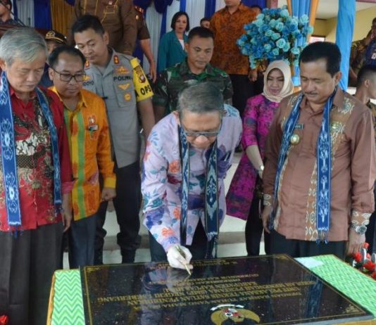 Jangan Ada Kursi dan Meja Goyang-goyang