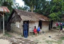 Jauh dari Orangtua, Hidup Mandiri di Gubuk Sederhana