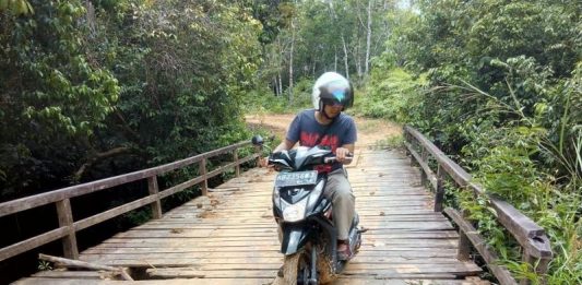 Warga Minta Tingkatkan Jalan dan Jembatan Menuju Sebaju