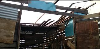 Atap Rumah Beterbangan