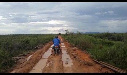 Jalan Rusak, Kampung Telayar Tak Terjamah Pembangunan