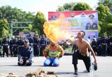 Satpam Unjuk Kebolehan, Ada Yang Seperti Naga Semburkan Api Dari Mulut