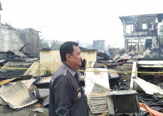 Bupati Tinjau Lokasi Kebakaran di Pasar Merdeka Putussibau