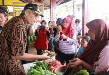 Dinas Diminta Tertibkan Penjual di Luar Pasar