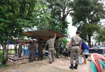 Satpol PP dan DLH Eksekusi Lapak PKL di Alun-Alun Sintang