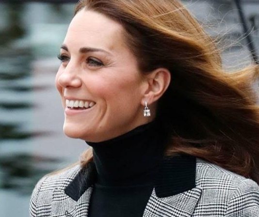 Blazer Funky, Gaya Klasik yang Menawan