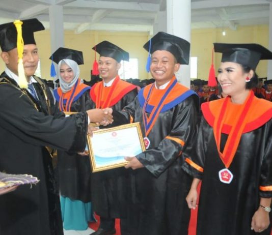 264 Mahasiswa STKIP Diwisuda