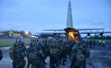 Tingkatkan Kemampuan, Prajurit TNI AU Latihan Terjun