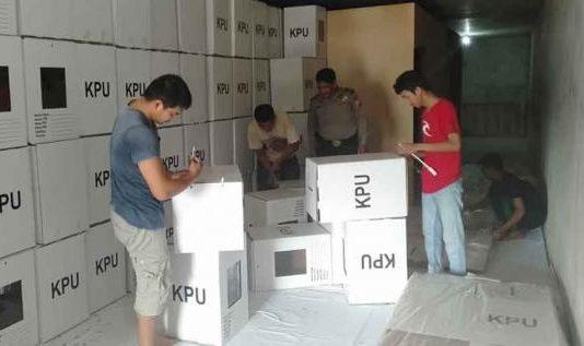 KPU Kayong Utara Mulai Rakit 1.611 Kotak Suara