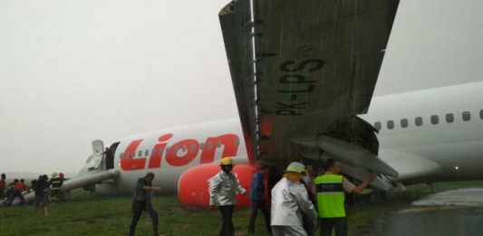 Insiden Lion Air Tergelincir Saat Landing, Dua Penumpangnya Syok Berat dan Dilarikan ke RSAU Supadio