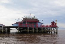 Sambut Dewa Turun, Hari Kedua Imlek Ramai Dikunjungi