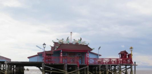 Sambut Dewa Turun, Hari Kedua Imlek Ramai Dikunjungi