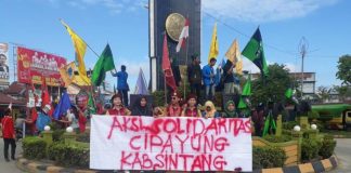 Komunitas Cipayung Sintang Kecam Perlakuan Oknum Polisi di Balik Papan