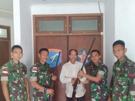 Lagi, Warga Serahkan Senpi Rakitan kepada Satgas Pamtas