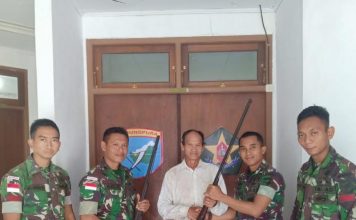 Lagi, Warga Serahkan Senpi Rakitan kepada Satgas Pamtas