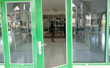 Pintu Kaca Masjid At-Taqwa Rusak, Pelakunya Diduga Gangguan Jiwa
