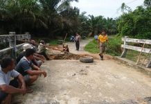 Jembatan Selonjeng Amblas, Akses Warga Sempat Terputus