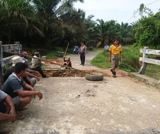 Jembatan Selonjeng Amblas, Akses Warga Sempat Terputus