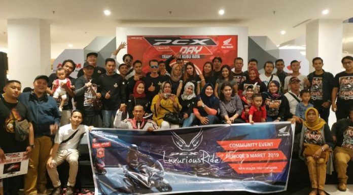 Serunya Keliling Kota Tunggangi Honda PCX 150