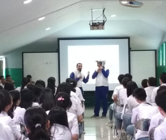 Astra Motor Kampanye #Cari_aman di SMA Bina Mulia Pontianak
