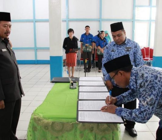 Lindra Ogah Kepsek Tak Akur dengan Warga