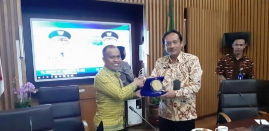 Atbah ‘Contek’ Ilmu Disiplin ASN Bandung