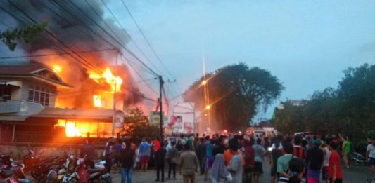 6 Ruko Jeruju Dilahap Si Jago Merah