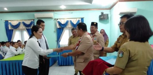 Serahkan SK Ke 79 CPNS, Rupinus : Jangan Minta Pindah-pindah