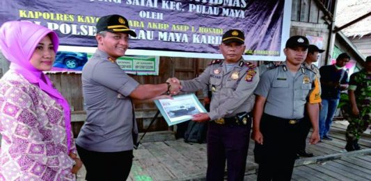 Tingkatkan Pelayanan di Wilayah Kepulauan, Kapolres Serahkan Speedboat Dinas